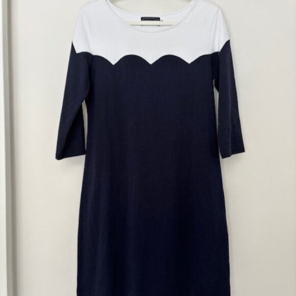 Duffield Lane Dresses & Skirts - Duffield Lane Scalloped 3/4 Sleeve Cocktail Dress- Size M